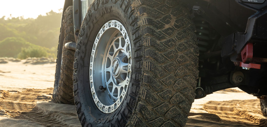 STEDI Toyota Landcruiser 200 Series MAXXIS Tyres + ROH Wheels
