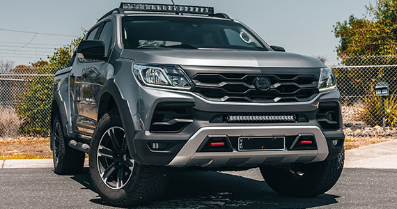 Holden Colorado Sports Cat HSV Lower Grille Light Bar Install